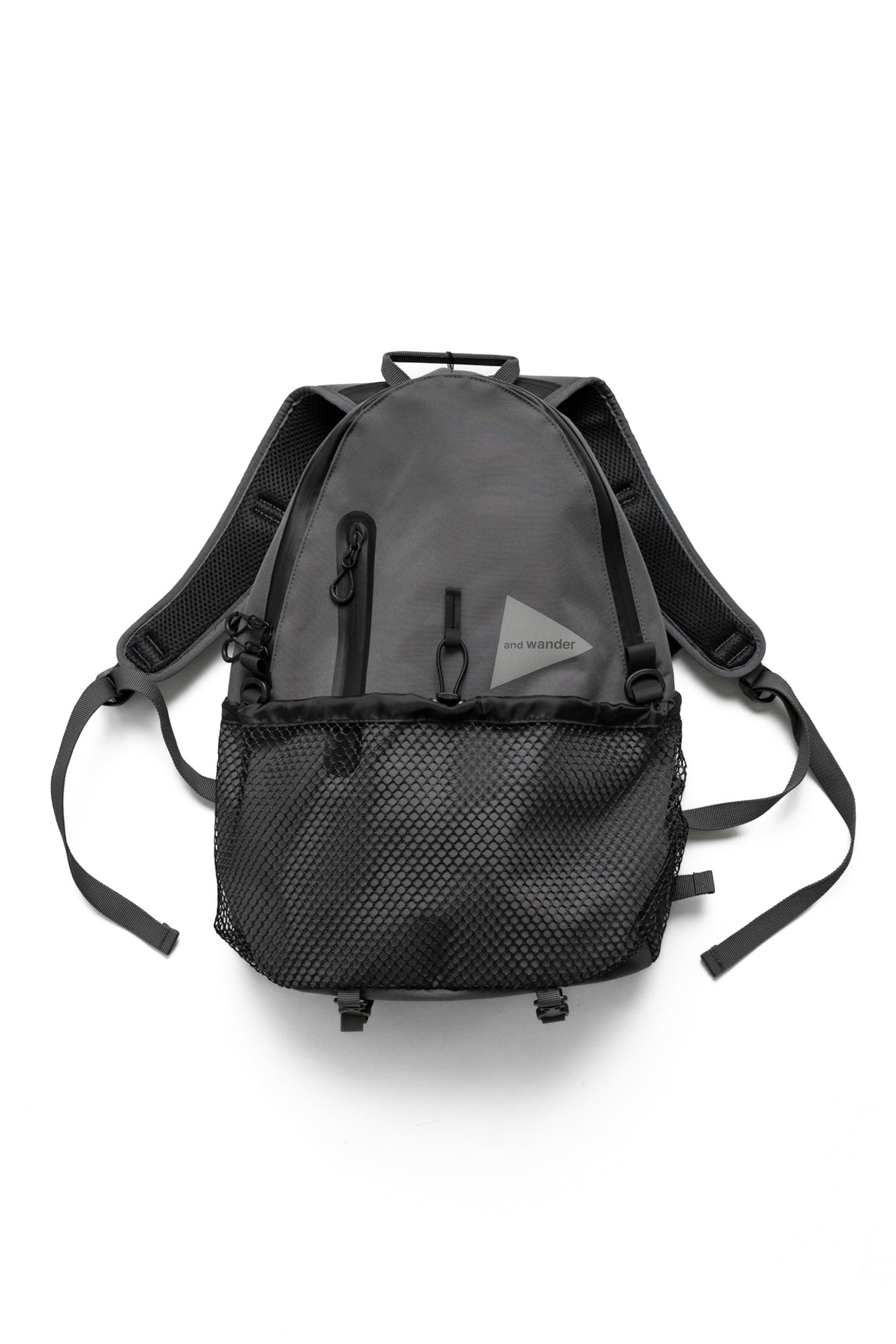 and wander PE CO 20L daypack Grey BLUE IN GREEN SOHO