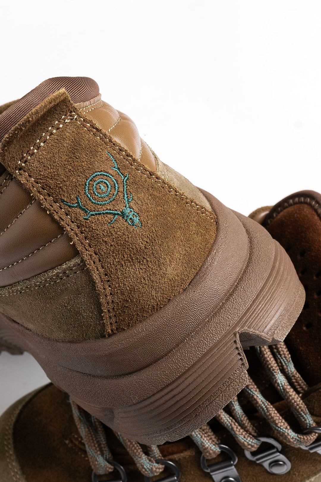 South2 West8 x SUICOKE Beetle Lo - Olive – BLUE IN GREEN SOHO