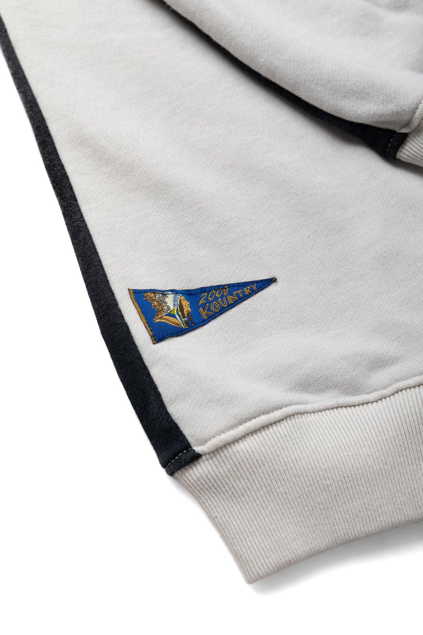Fleece Knit 2TONES Remake BIG SWT (BONE) - Ecru x Black