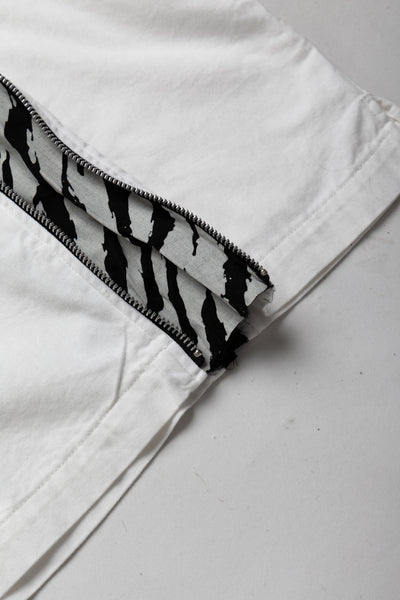  OLD PARK's x MINEDENIM's original denim T-shirt made from 6oz natural slub light ounce denim. Various silhouettes can be adjusted by opening and closing the zipper that runs from the shoulder to the hem. Loose silhouette denim T-shirt 