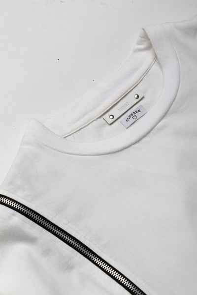  OLD PARK's x MINEDENIM's original denim T-shirt made from 6oz natural slub light ounce denim. Various silhouettes can be adjusted by opening and closing the zipper that runs from the shoulder to the hem. Loose silhouette denim T-shirt 