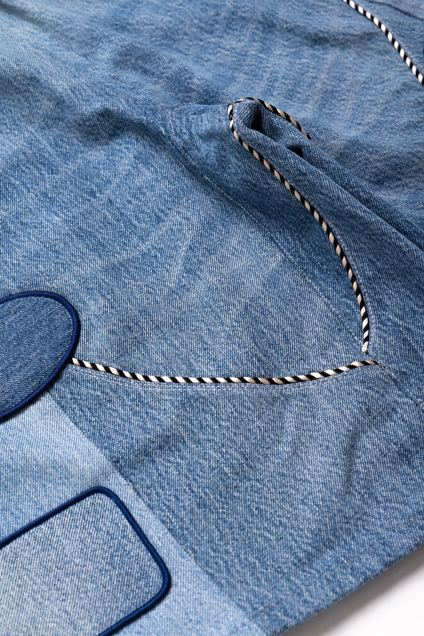 OLD PARK x MINEDENIM original collaboration shorts reconstructed using scraps of vintage jeans. Randomly arranged denim patches made from used denim 