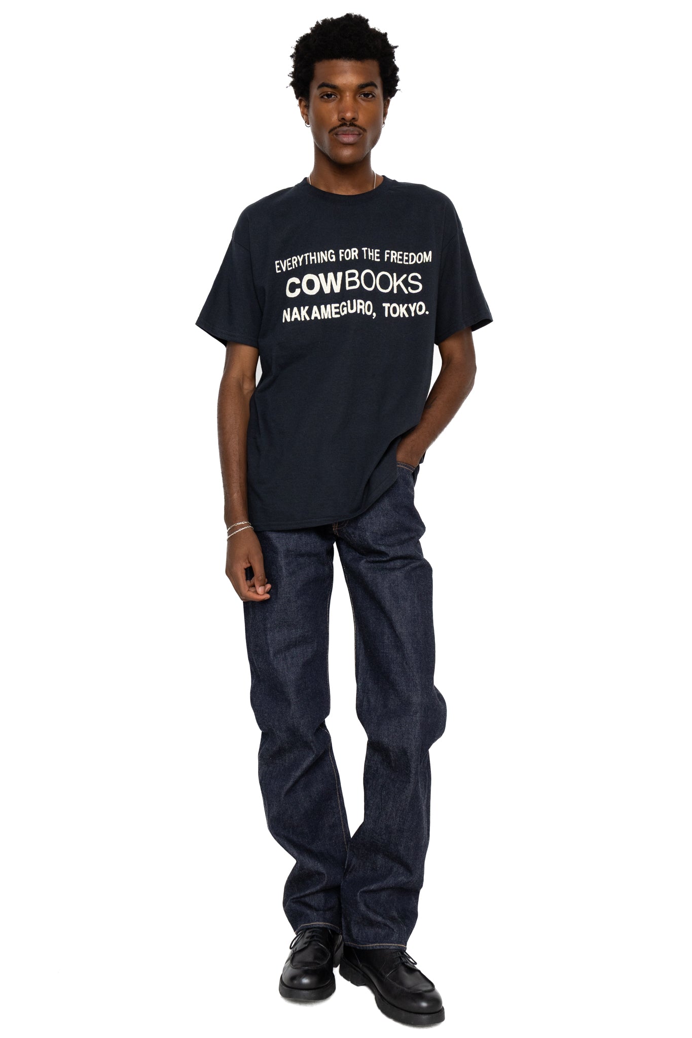 Book Vendor T-Shirt - Black x Ivory