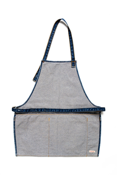 Kapital 2023 Spring Summer advertising apron with a vintage-like logo 3 pockets with different sizes. Featured on the apron is yellow Novelty typography. 13oz distressed denim. Color: Yellow 100% Cotton Made in Japan. 