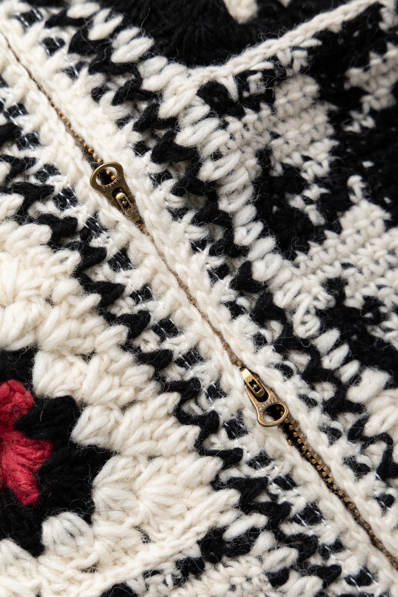 V-Neck Zip Cardigan "H.T" - Black