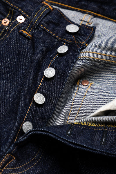 From Full Count is a genuine Indigo Wide Straight Fit. 13.75oz. Fullcount Original Japanese Selvedge Denim. One Wash. 100% Zimbabwe Cotton. Goat Skin Leather Patch. 100% Cotton. Thread Sewing Construction Made In Japan 