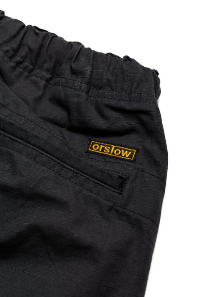 Orslow's easy to wear trousers with an elastic waist and cord drawstring made in Japan. 100% cotton ripstop fabric. Straight leg with a slight taper that features two front pockets and one back. 