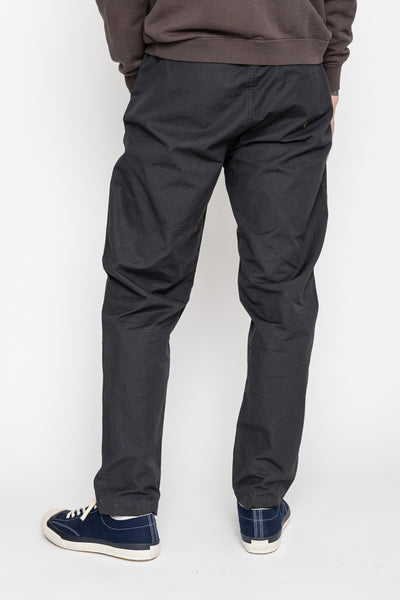 Orslow's easy to wear trousers with an elastic waist and cord drawstring made in Japan. 100% cotton ripstop fabric. Straight leg with a slight taper that features two front pockets and one back. 