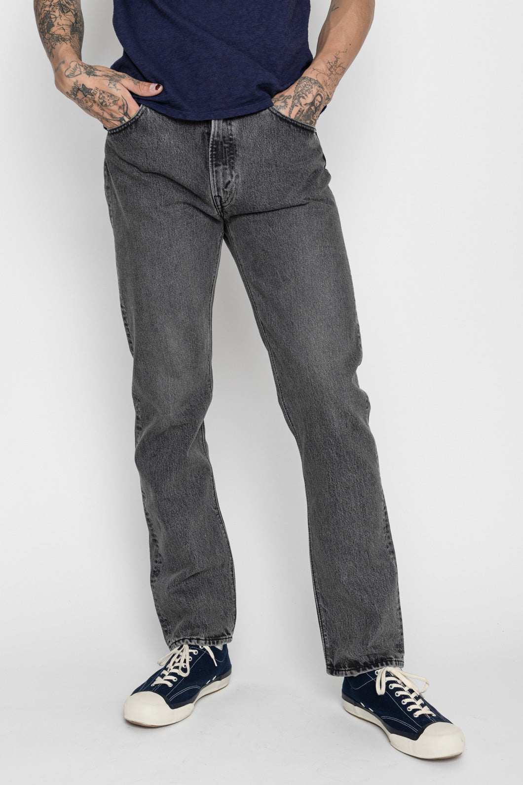 107 Ivy Fit Black Denim Stone Wash