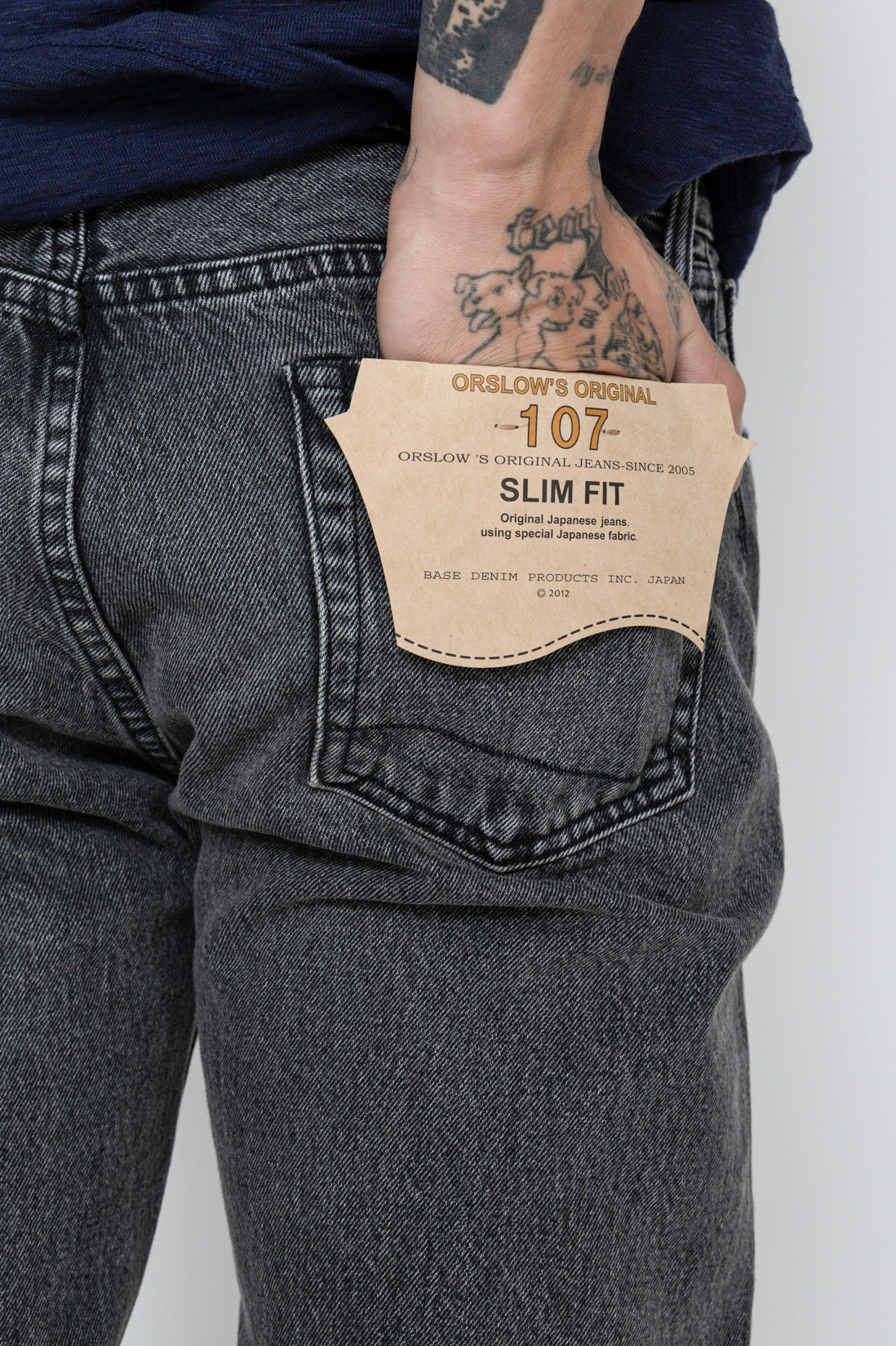 107 Ivy Fit Black Denim Stone Wash