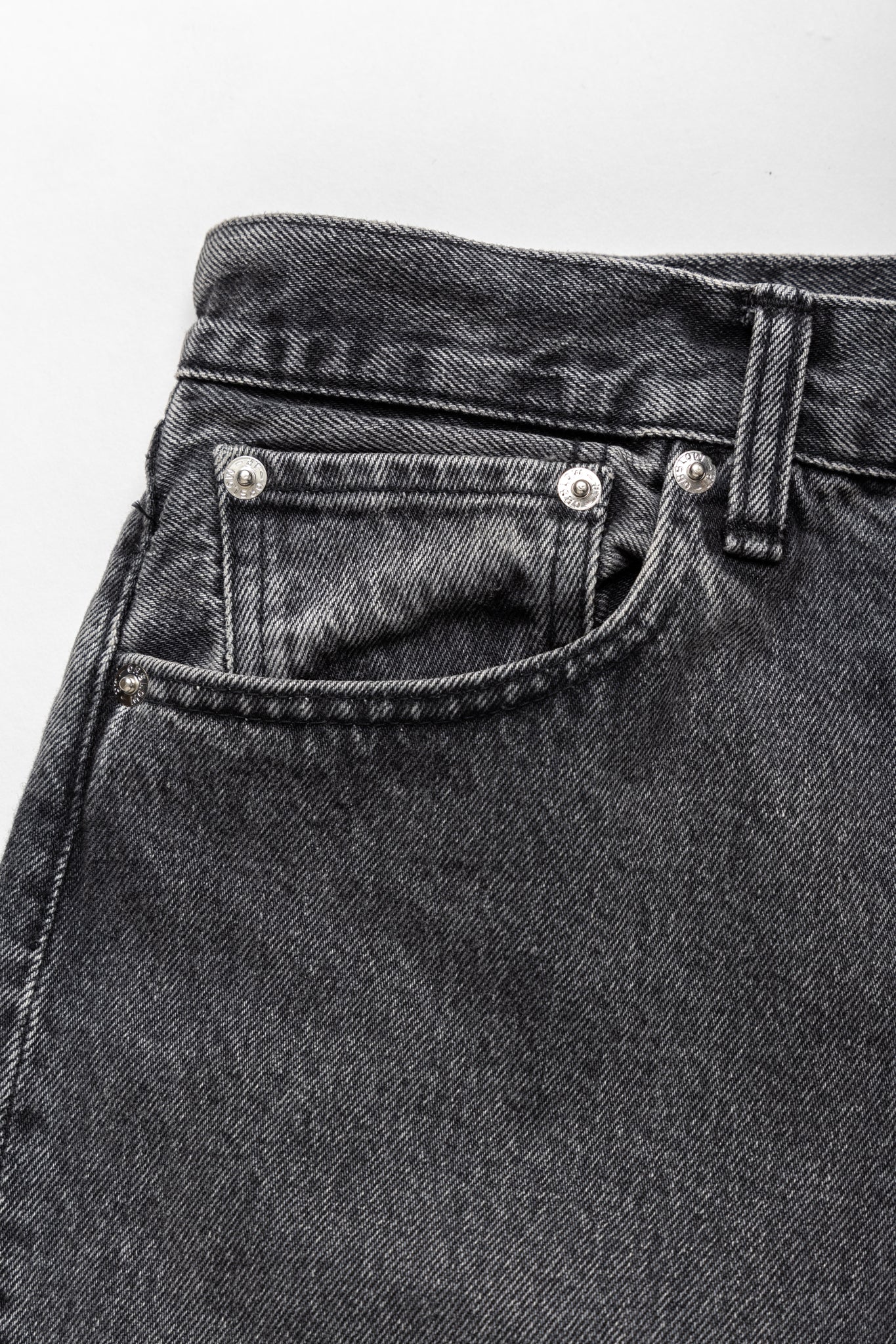 107 Ivy Fit Black Denim Stone Wash