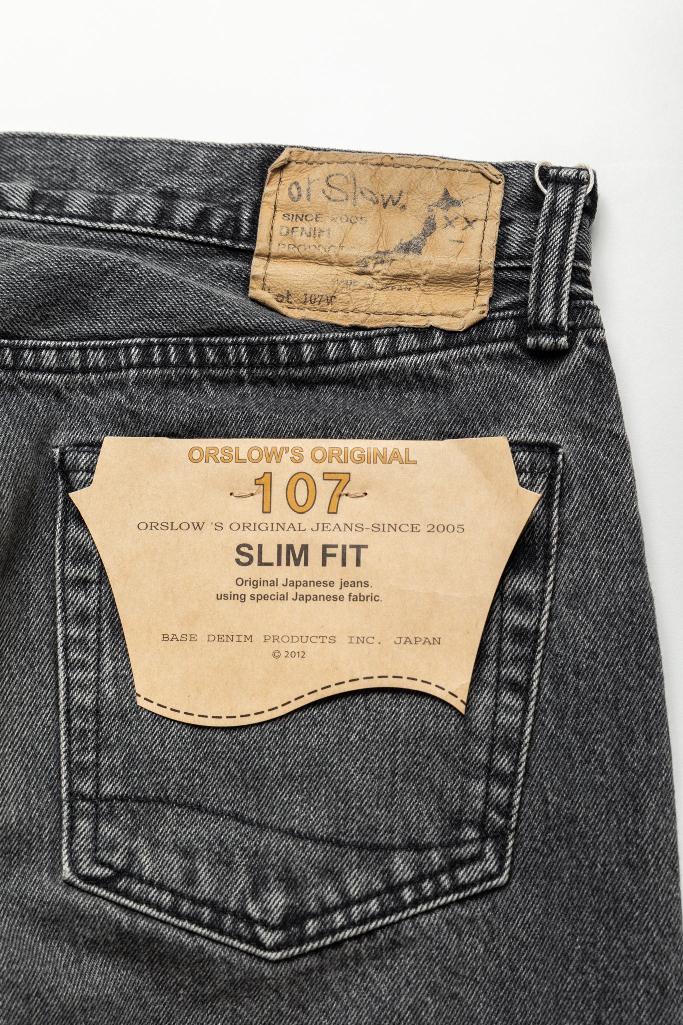 107 Ivy Fit Black Denim Stone Wash