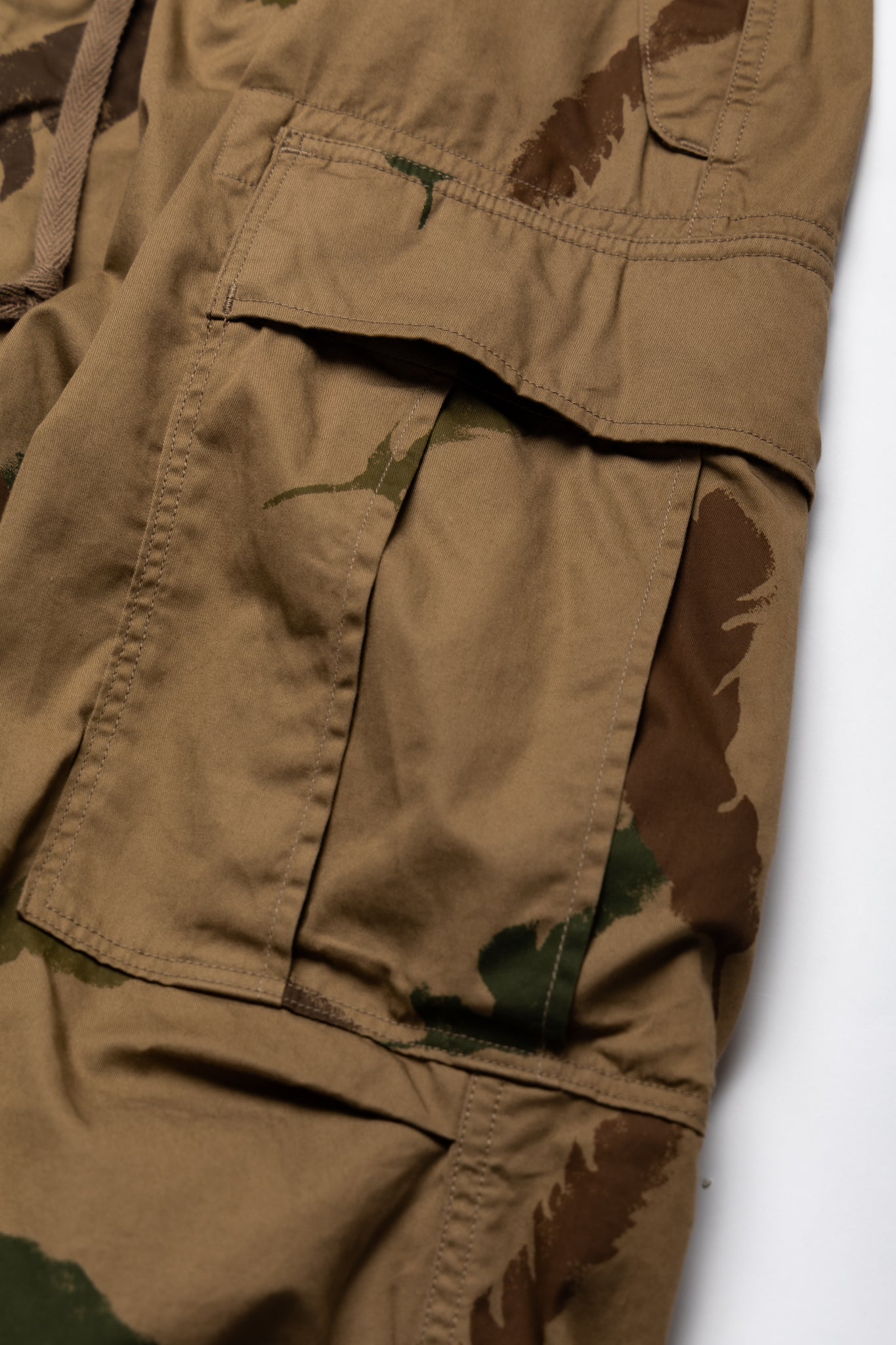 Combed Burberry FEATHER CAMO JUMBO Cargo Pants - Brown