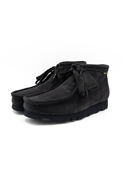 Clarks Originals collaboration with BEAMS.  Color: Special blackish navy color by BEAMS (BEAMS Navy) Suede upper "GORE-TEX (R)" with excellent waterproof and moisture permeability for the upper. Vibram sole. Elastic gore inside the shoes that allows them to be worn as a slip on without a shoelace