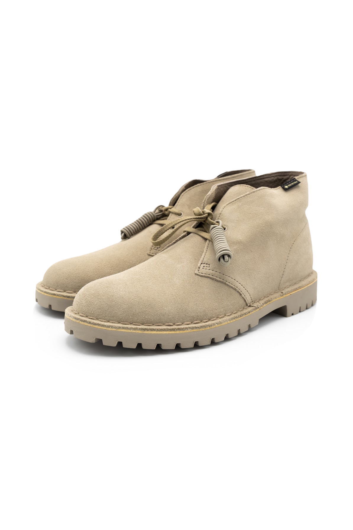 Clarks Originals collaboration with BEAMS. Color: Sand. Suede upper "GORE-TEX (R)" with excellent waterproof and moisture permeability for the upper. Rubber sole. Elastic gore inside the shoes that allows them to be worn as a slip on without a shoelace