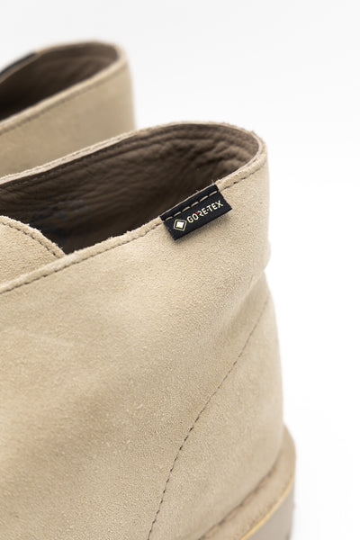 Clarks Originals collaboration with BEAMS. Color: Sand. Suede upper "GORE-TEX (R)" with excellent waterproof and moisture permeability for the upper. Rubber sole. Elastic gore inside the shoes that allows them to be worn as a slip on without a shoelace