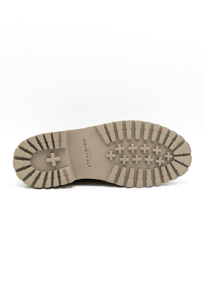 Clarks Originals collaboration with BEAMS. Color: Sand. Suede upper "GORE-TEX (R)" with excellent waterproof and moisture permeability for the upper. Rubber sole. Elastic gore inside the shoes that allows them to be worn as a slip on without a shoelace