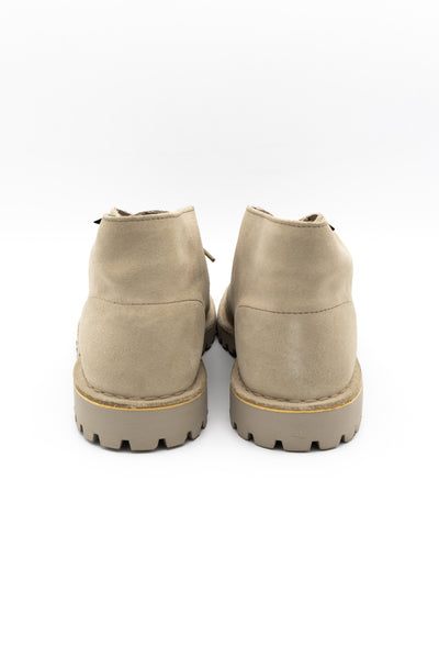Clarks Originals collaboration with BEAMS. Color: Sand. Suede upper "GORE-TEX (R)" with excellent waterproof and moisture permeability for the upper. Rubber sole. Elastic gore inside the shoes that allows them to be worn as a slip on without a shoelace