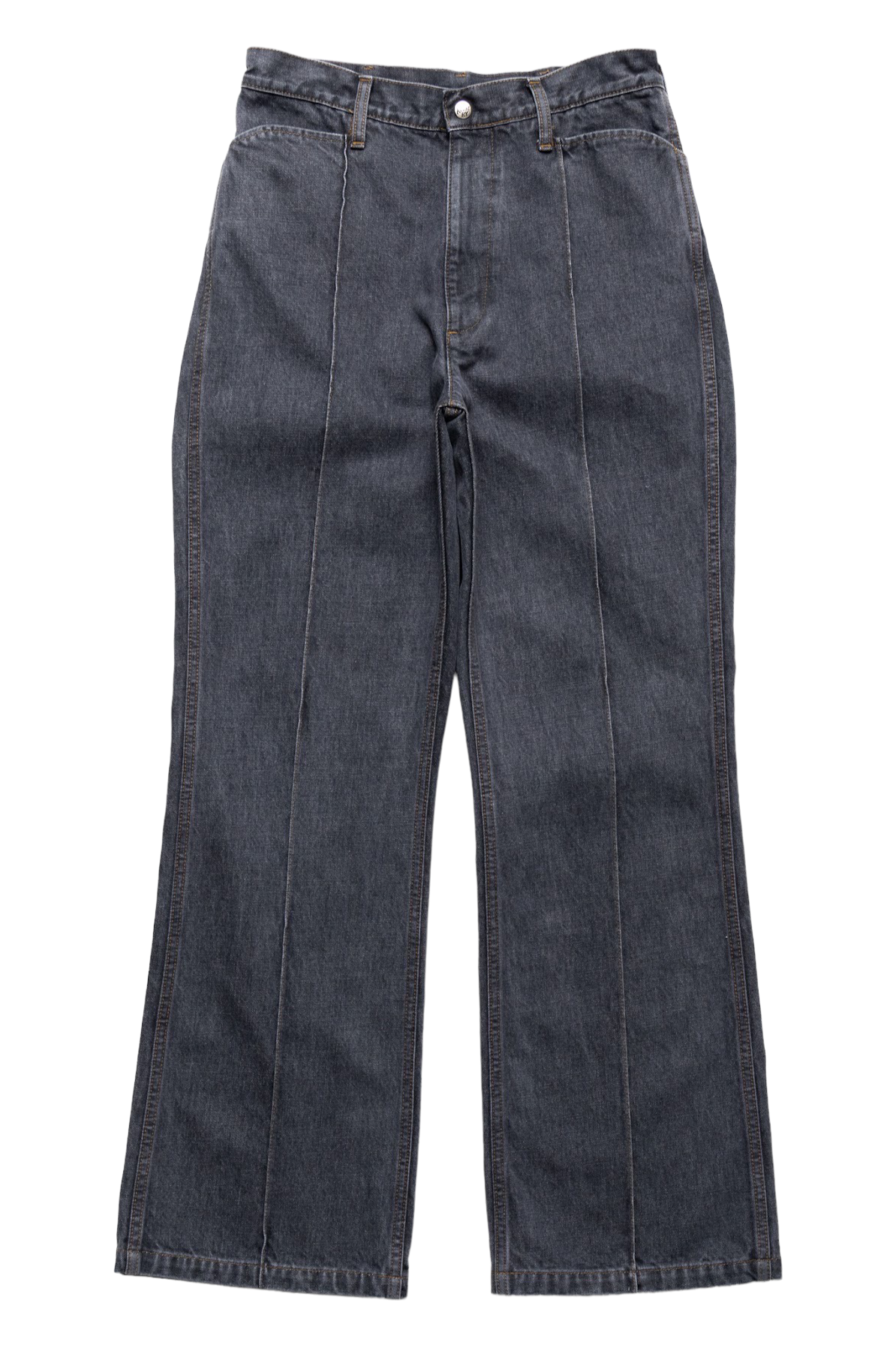 From Kapital. The silhouette of Frisco Jeans, which has room around the thighs, is arranged in a slightly flared style. L-shaped pocket It has a pintuck design that looks like a center press. Zipper Fly Distressed. Color: Faded Black. Made in Japan