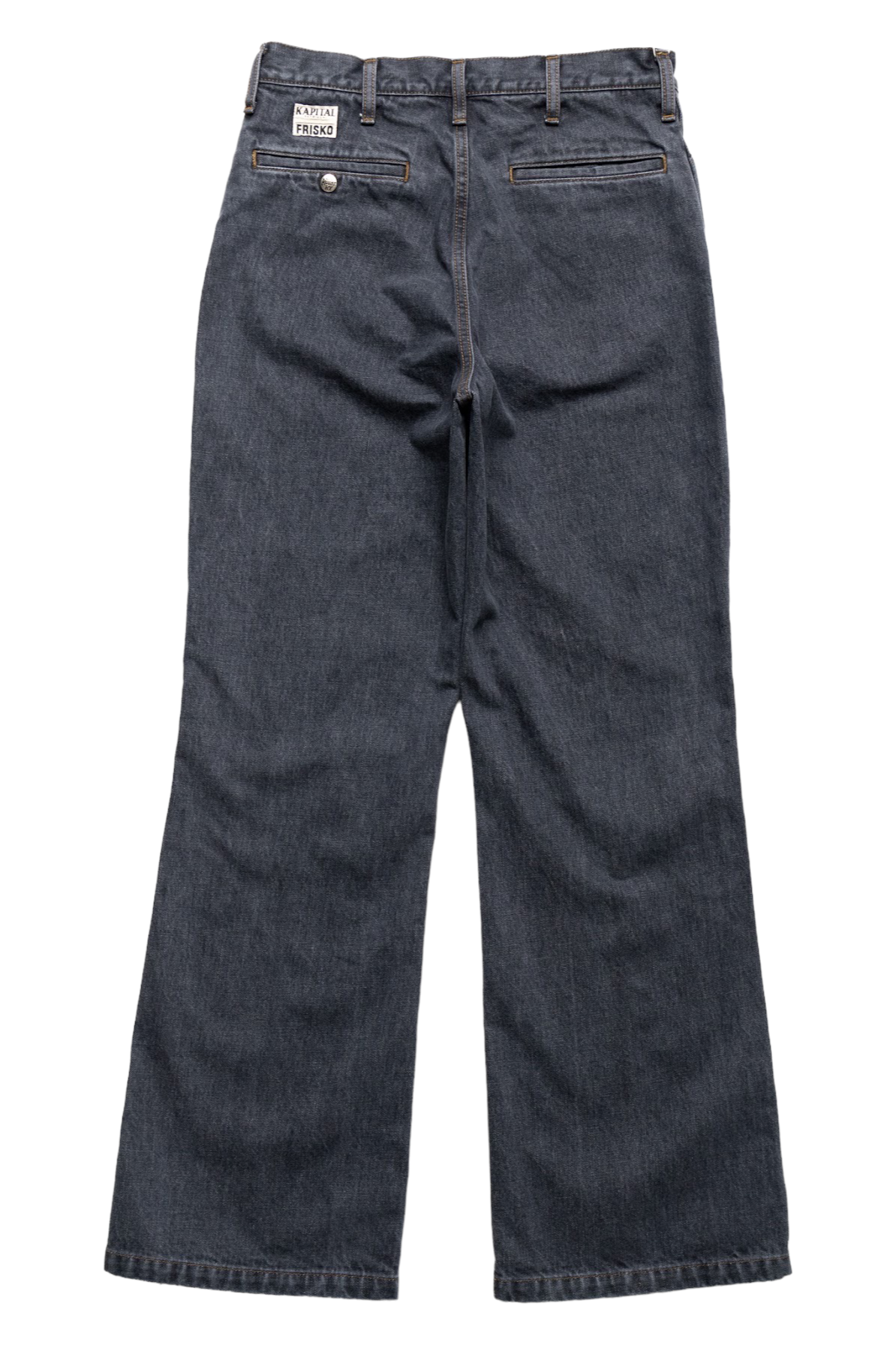 From Kapital. The silhouette of Frisco Jeans, which has room around the thighs, is arranged in a slightly flared style. L-shaped pocket It has a pintuck design that looks like a center press. Zipper Fly Distressed. Color: Faded Black. Made in Japan