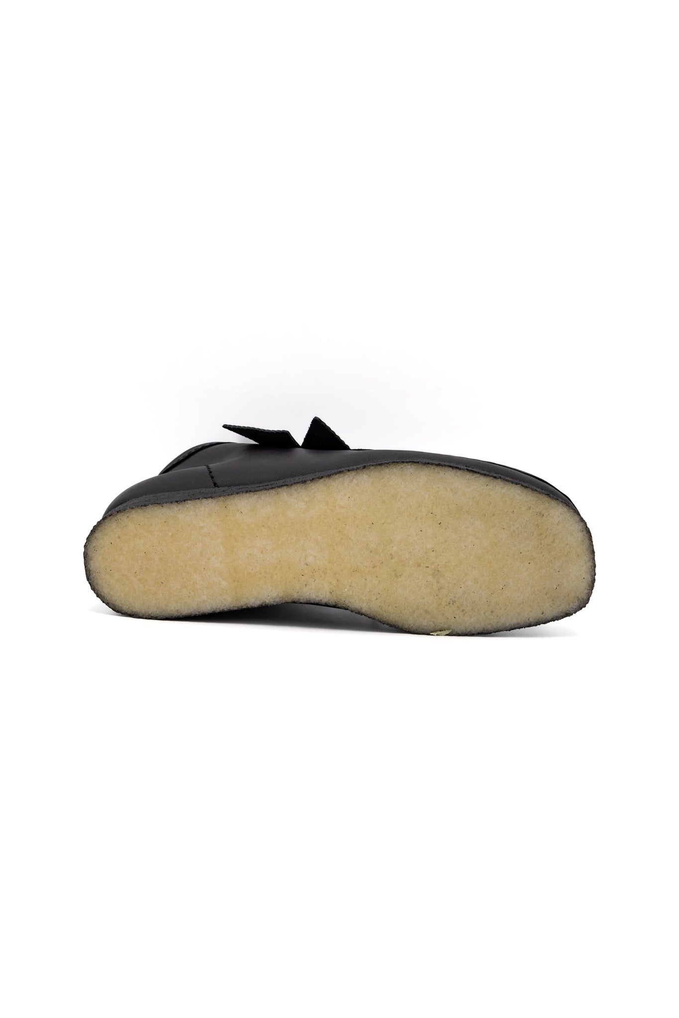 Clark's Original Wallaby Boot in Black Leather. With rugged leather uppers for a premium feel, this silhouette sits atop a chunky pebble crepe sole to stay true to its design DNA, while waxy laces and tonal fobs complete this stone cold classic. Premium black leather upper Natural rubber pebble crepe sole Finished with two Clarks Originals fobs