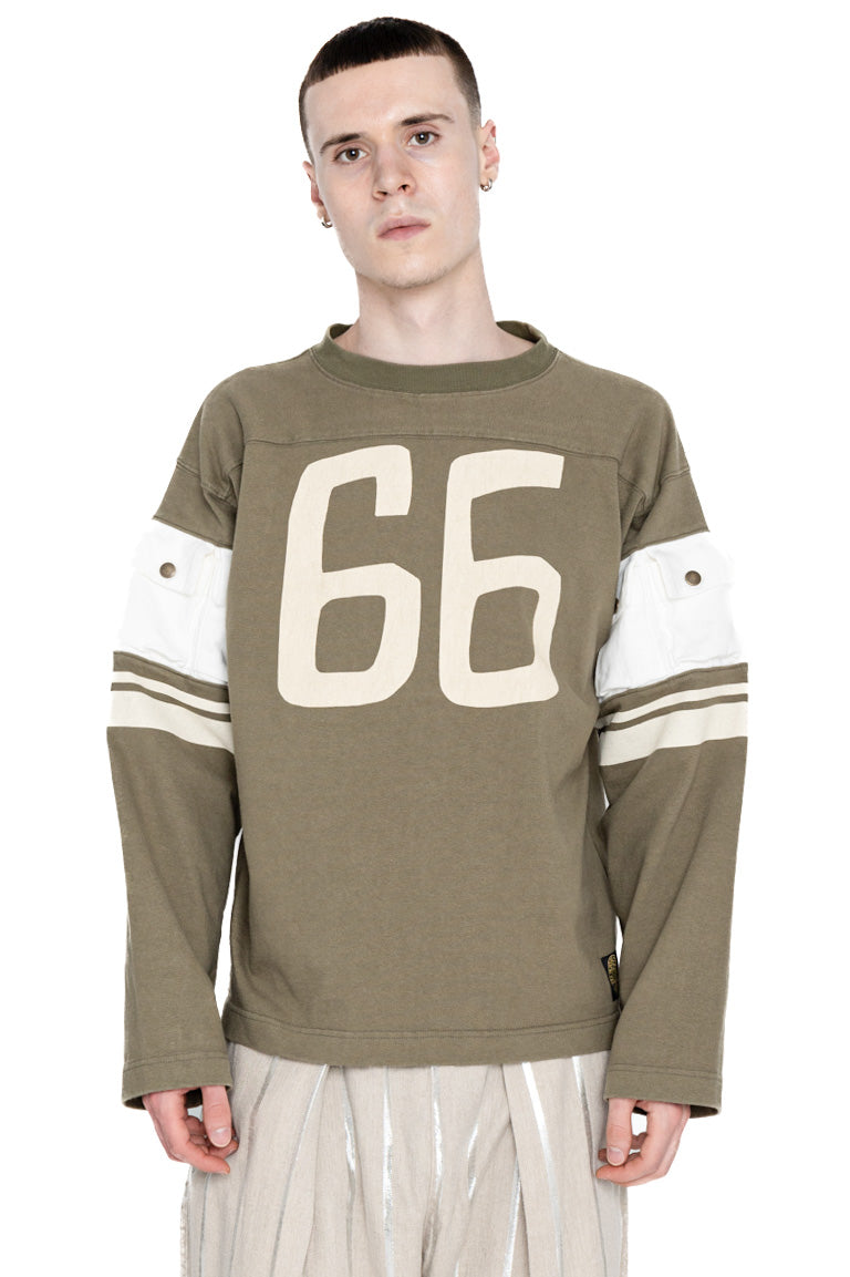 Kapital football long T-shirt made of thick and firm jersey. Utility pockets on the sleeve. Color: Khaki Made in Japan 100% cotton