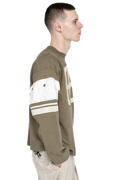 Kapital football long T-shirt made of thick and firm jersey. Utility pockets on the sleeve. Color: Khaki Made in Japan 100% cotton