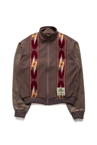 Kapital Light Brown trucker jacket with an eye -catching Ortega pattern front line. The sleeves are stitched with corduroy fabric in the middle ridge. 100% polyester Sleeve parts: 98% cotton, 2% polyurethane Made in Japan 