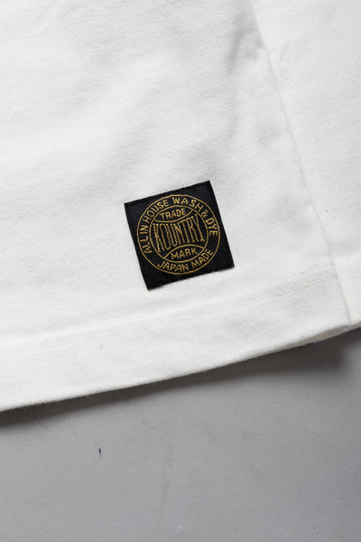 Kapital football long T-shirt made of thick and firm jersey. Utility pockets on the sleeve. Color: White  Made in Japan 100% cotton