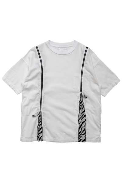  OLD PARK's x MINEDENIM's original denim T-shirt made from 6oz natural slub light ounce denim. Various silhouettes can be adjusted by opening and closing the zipper that runs from the shoulder to the hem. Loose silhouette denim T-shirt 