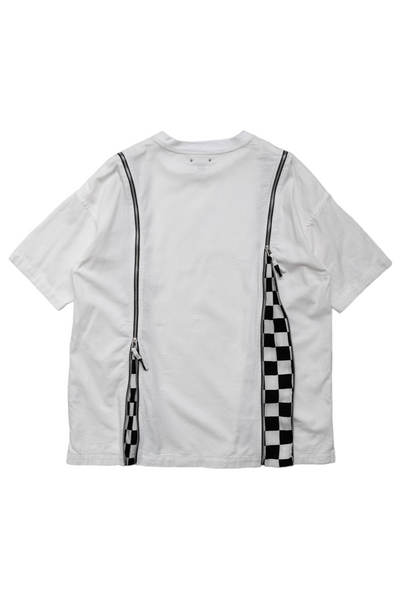  OLD PARK's x MINEDENIM's original denim T-shirt made from 6oz natural slub light ounce denim. Various silhouettes can be adjusted by opening and closing the zipper that runs from the shoulder to the hem. Loose silhouette denim T-shirt 